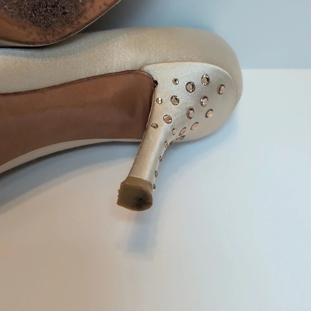 St. John Satin Embellished Studded Formal Evening Heels Size 8